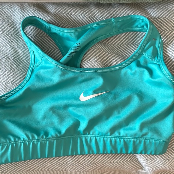 Nike sports bras - Picture 4 of 8